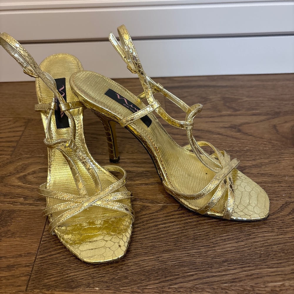2000’s Nina New York gold sandals 4 inch heel size 7